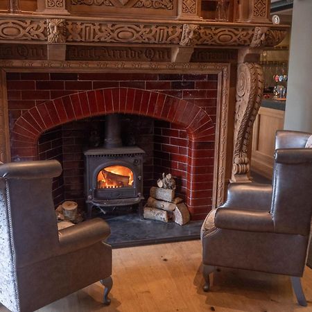 The Manor Boutique Hotel Restaurant And Bar Конви Экстерьер фото