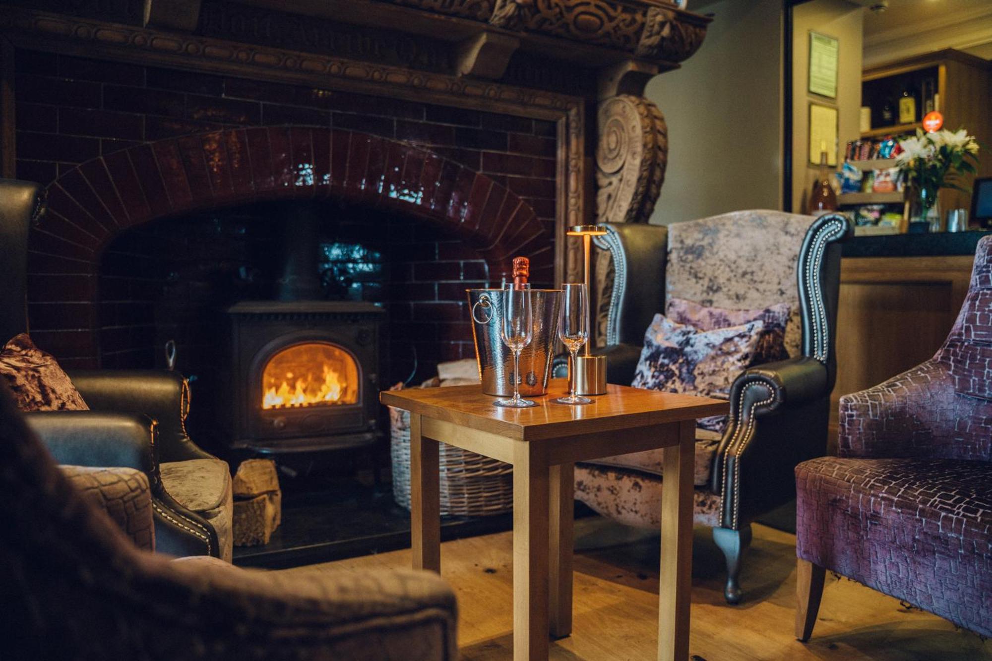 The Manor Boutique Hotel Restaurant And Bar Конви Экстерьер фото