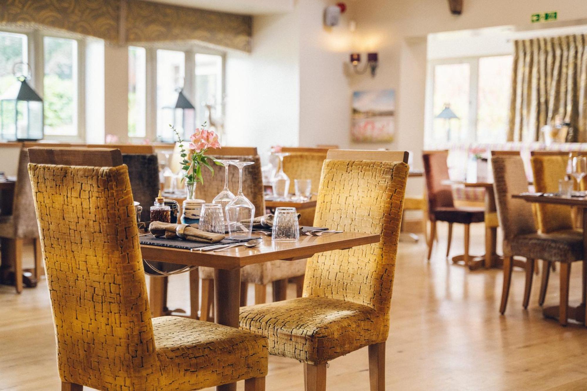 The Manor Boutique Hotel Restaurant And Bar Конви Экстерьер фото