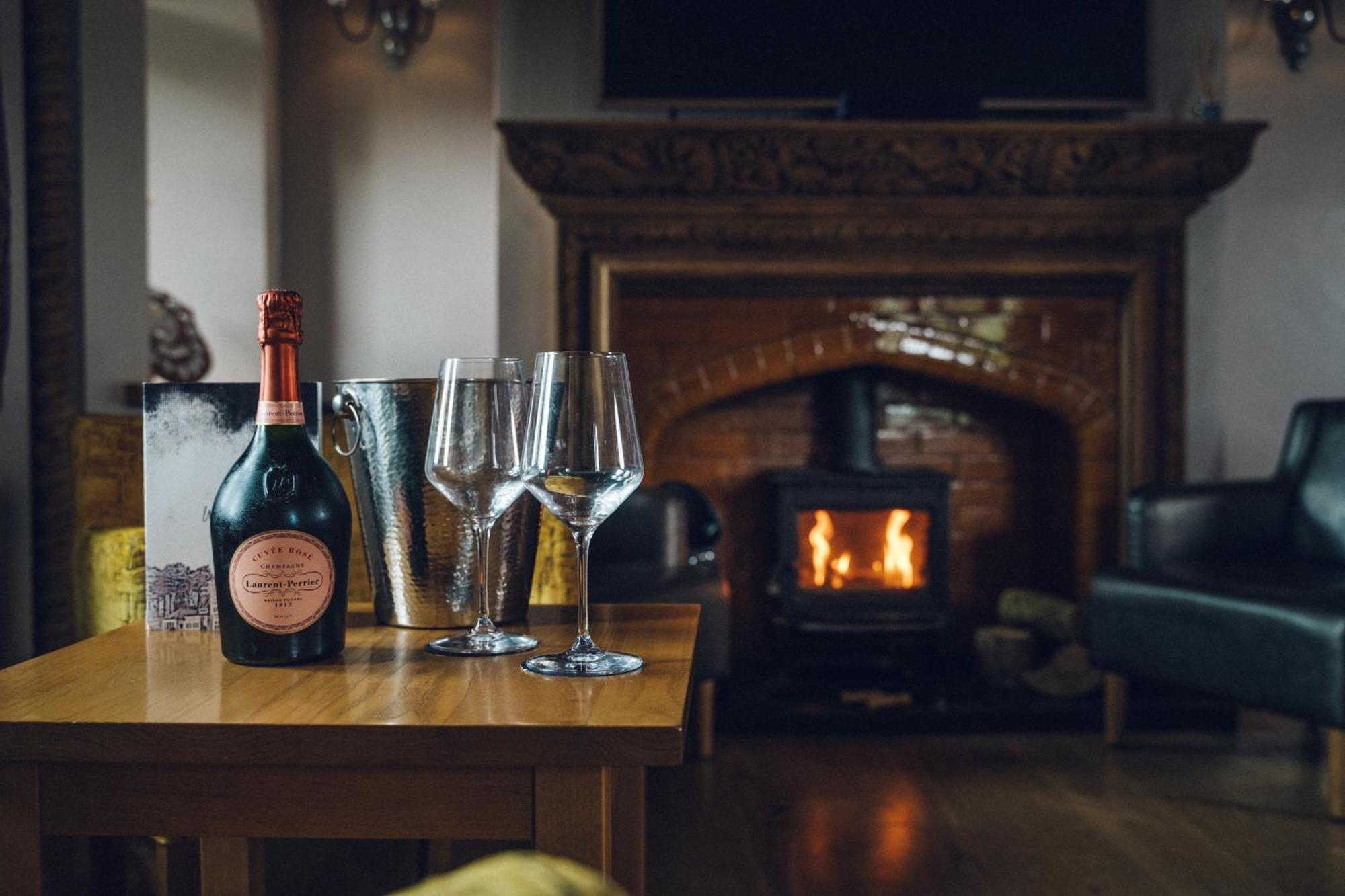 The Manor Boutique Hotel Restaurant And Bar Конви Экстерьер фото