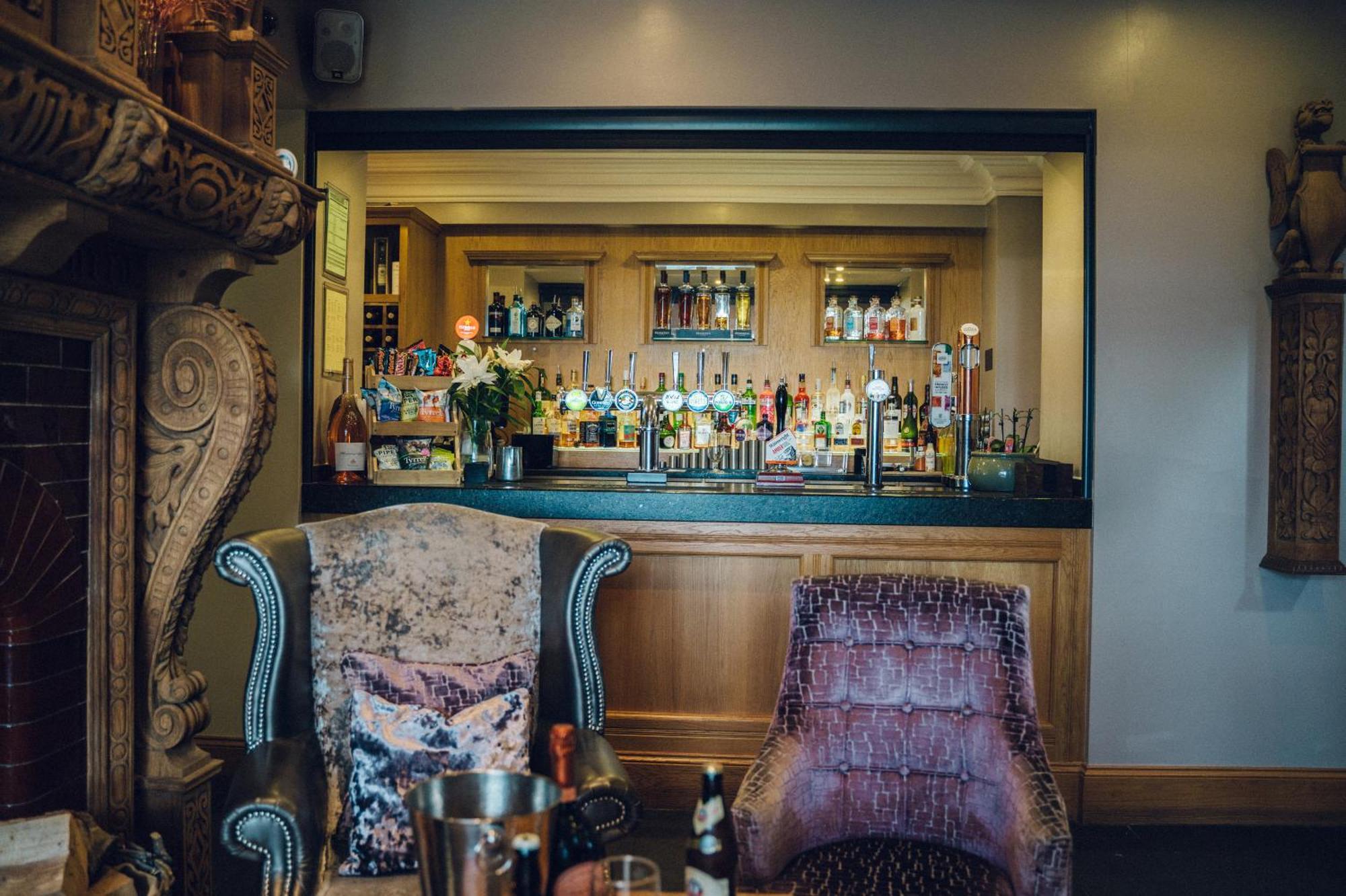 The Manor Boutique Hotel Restaurant And Bar Конви Экстерьер фото