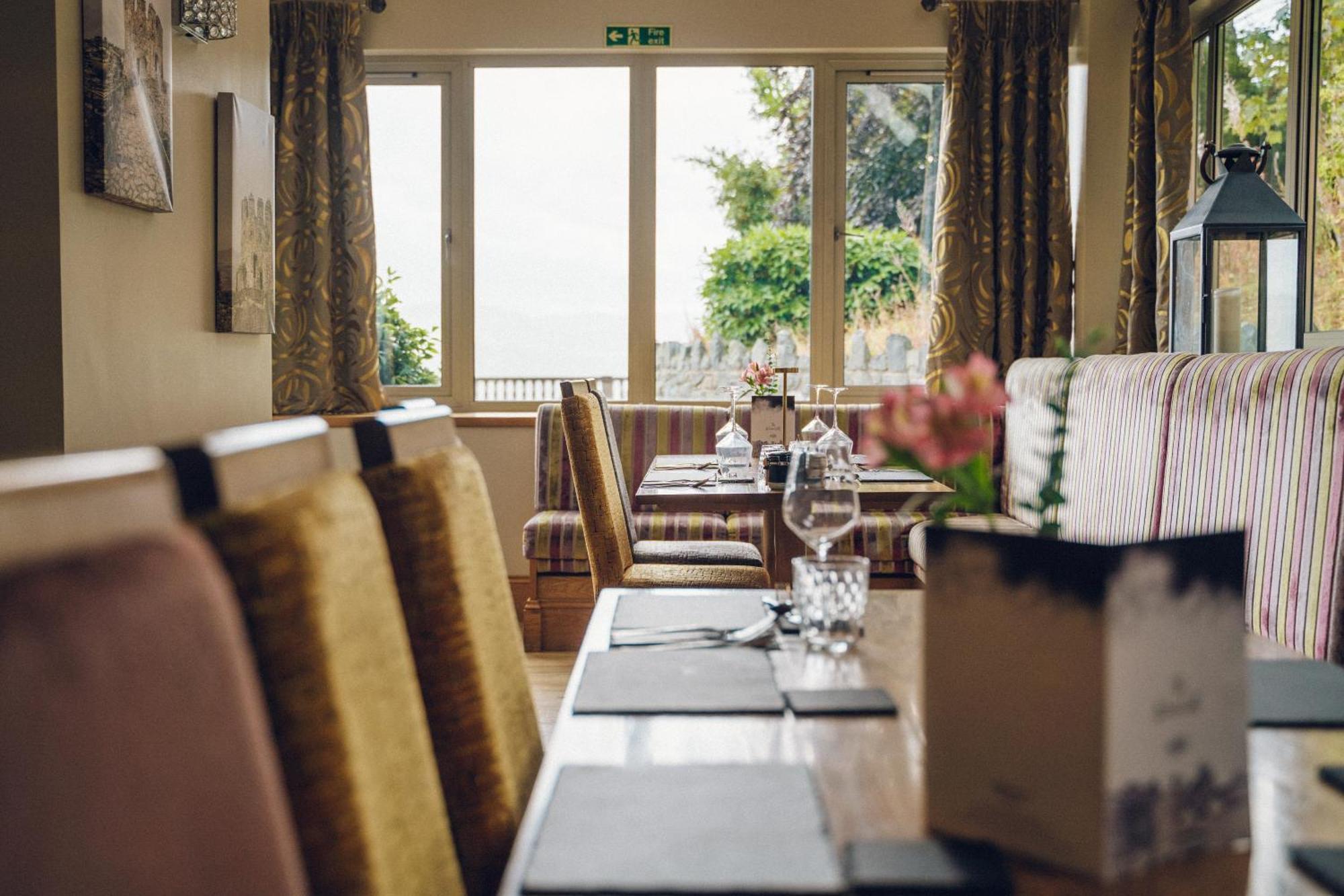 The Manor Boutique Hotel Restaurant And Bar Конви Экстерьер фото