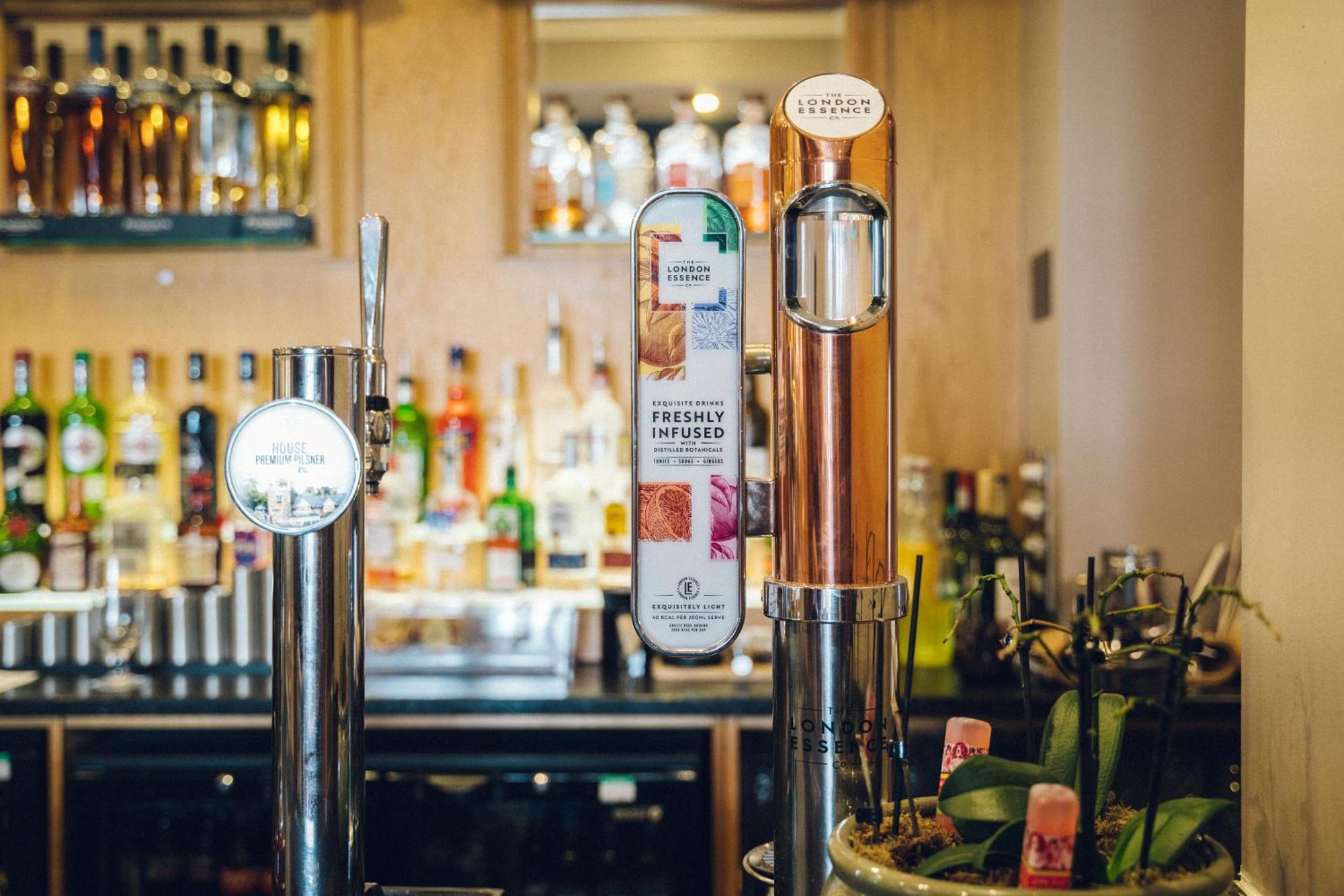 The Manor Boutique Hotel Restaurant And Bar Конви Экстерьер фото